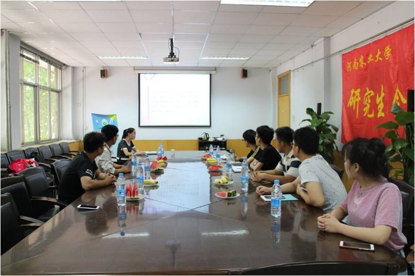 河南科技大学新媒体中心实践团队与友校新媒体平台代表进行会议交谈中