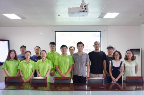 河南财经政法大学研究生会一行与我校研会干部合影