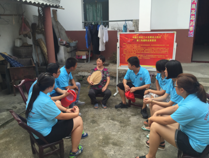 走访烈士后代家属